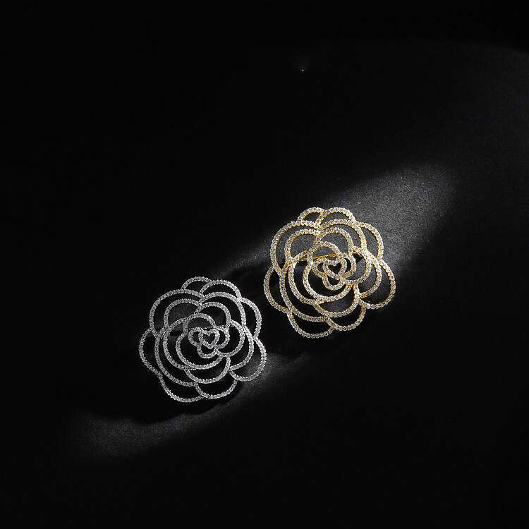 DHCollections Luxury Hollow Out Rose Flower Brooch Pin Rhinestone Elegant High End Women Accessories Wholesale