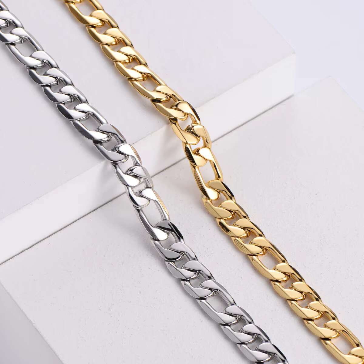 Mens Luxury 14K Gold Plated Stainless Steel Bracelet Cuban Link Curb Figaro Chain Geometric Pattern for Anniversaries