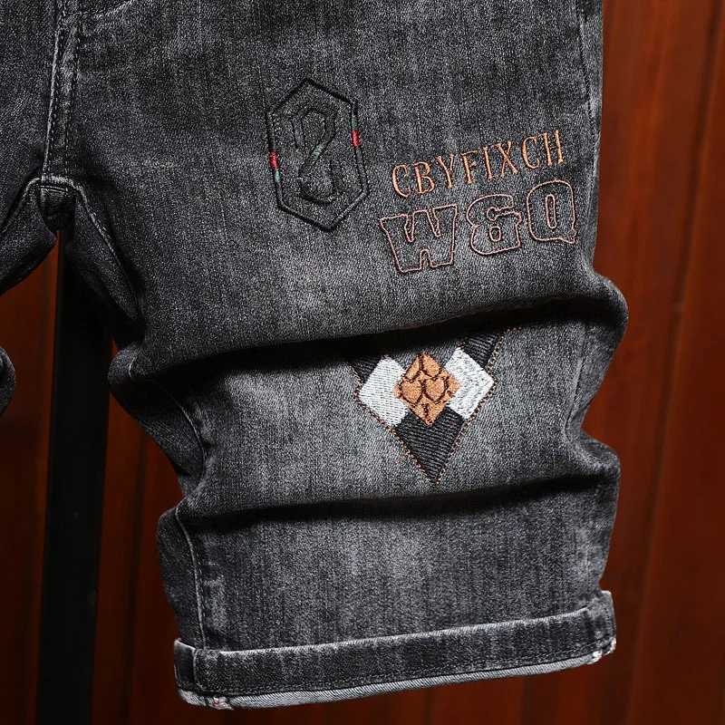 High end embroidered printed denim shorts for men light luxury fashionable slim fit summer trend five quarter pants W250705