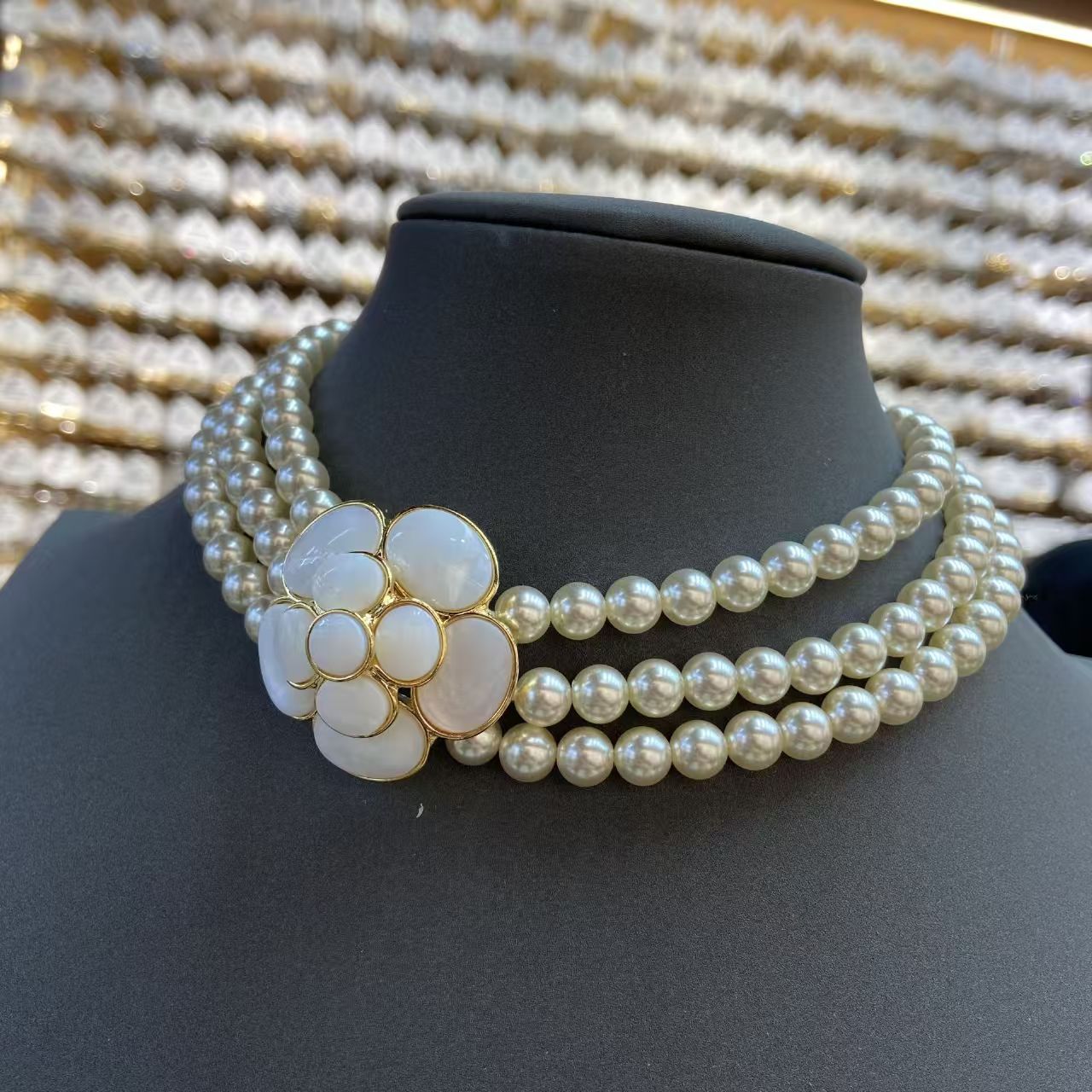 Jewellery Necklace Natural White Shell Camellia Flower with Layered Pearl and Matching Accessories Adjustable Chain for Elegant Wear Special Occasion 