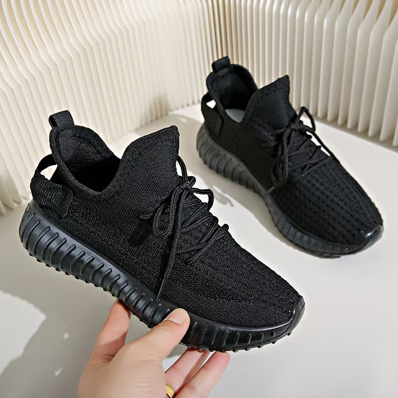 New designer running shoes for men and women, milky white black breathable sports shoes, classic outdoor sports men's training shoes