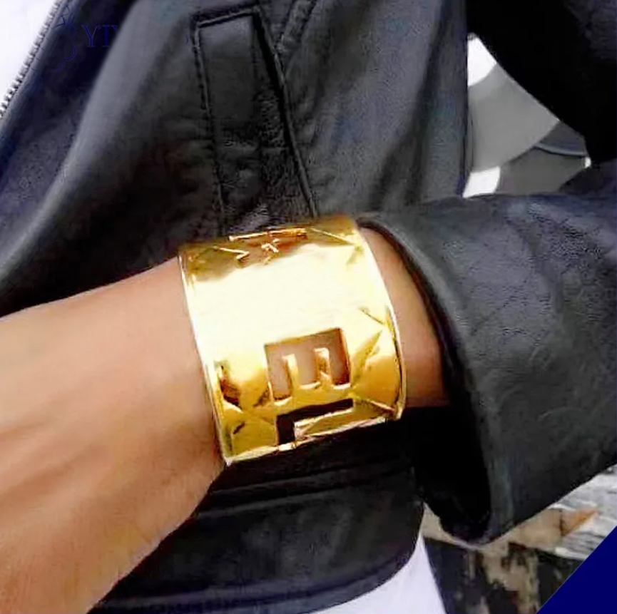 Vintage Personalized Hexagonal Lattice Opening Cuff Bracelets for Women in 18K Metal Wide Version Hollowed out bracelet Bangle Luxury Jewelry Christmas Gifts