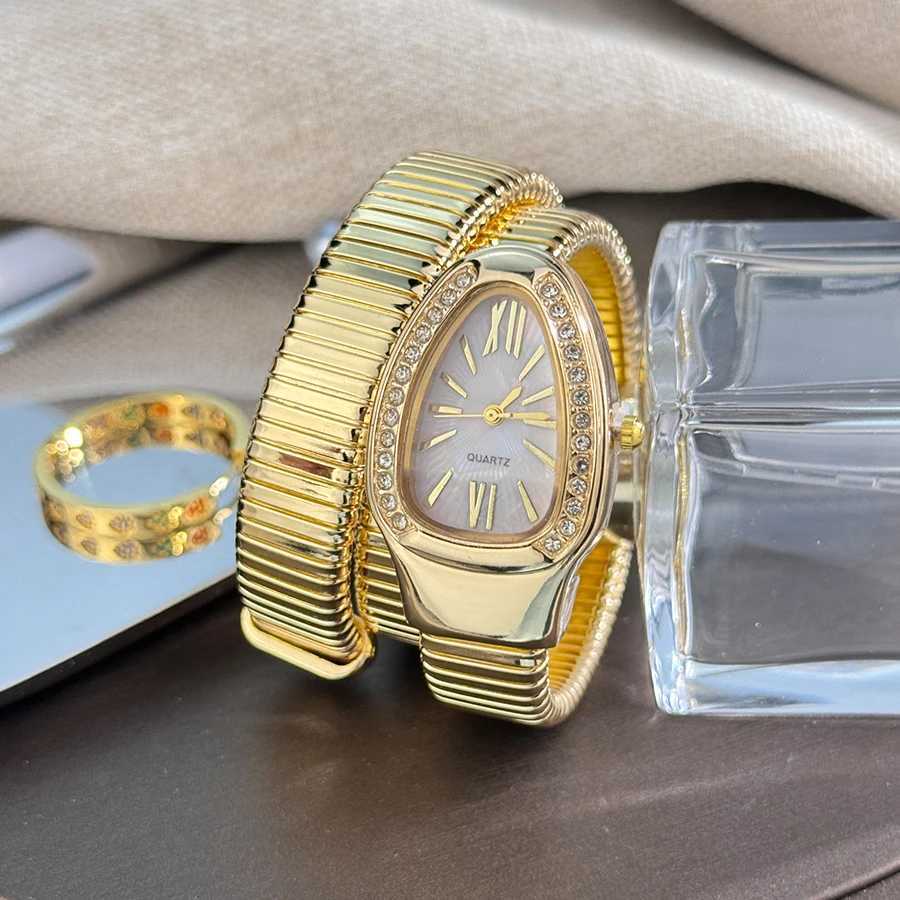Womens fashion high quality Serpentine alloy watch with diamond case Celebrity style high-grade quartz bracelet watch W250704