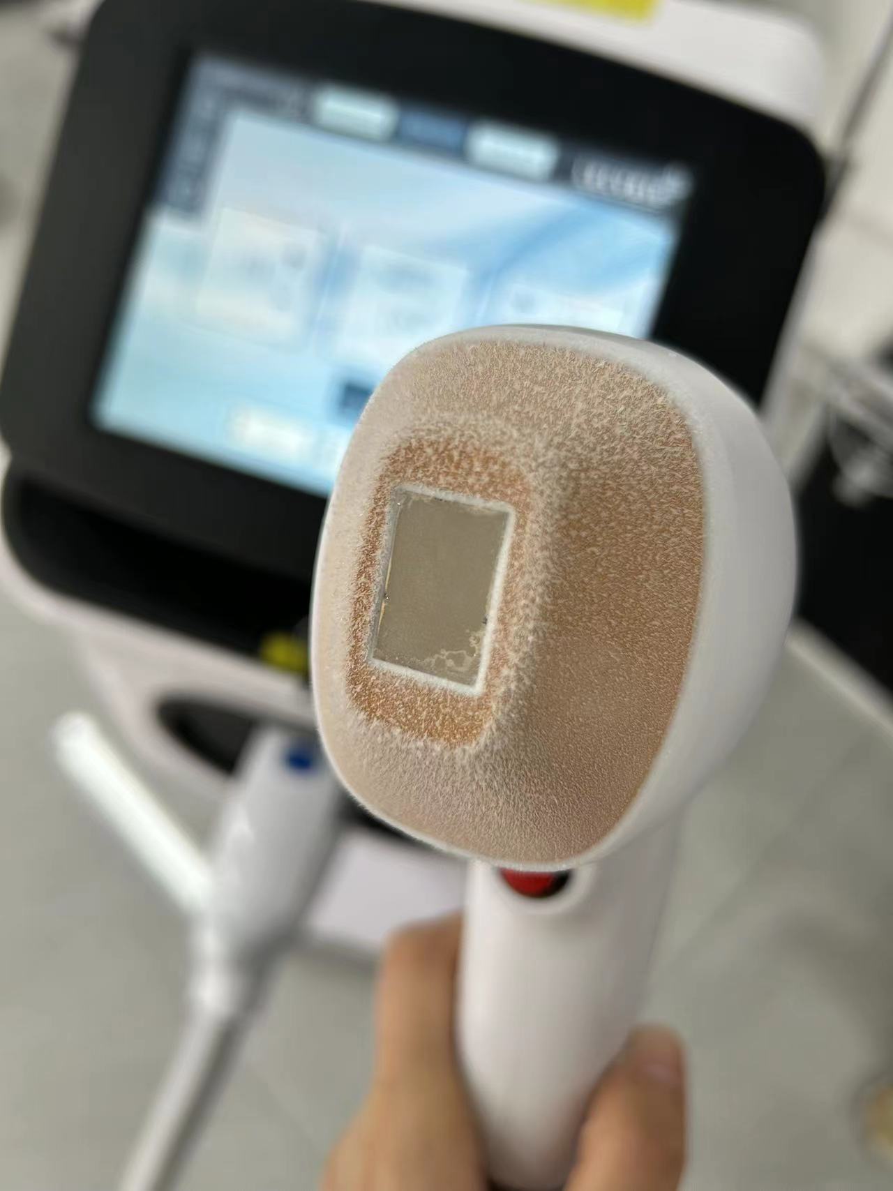 Diode Laser Hair Removal Device 808nm Triple Wavelength Painless Permanent Hair Removal Machine For Beauty Salon Or Spa Equipment