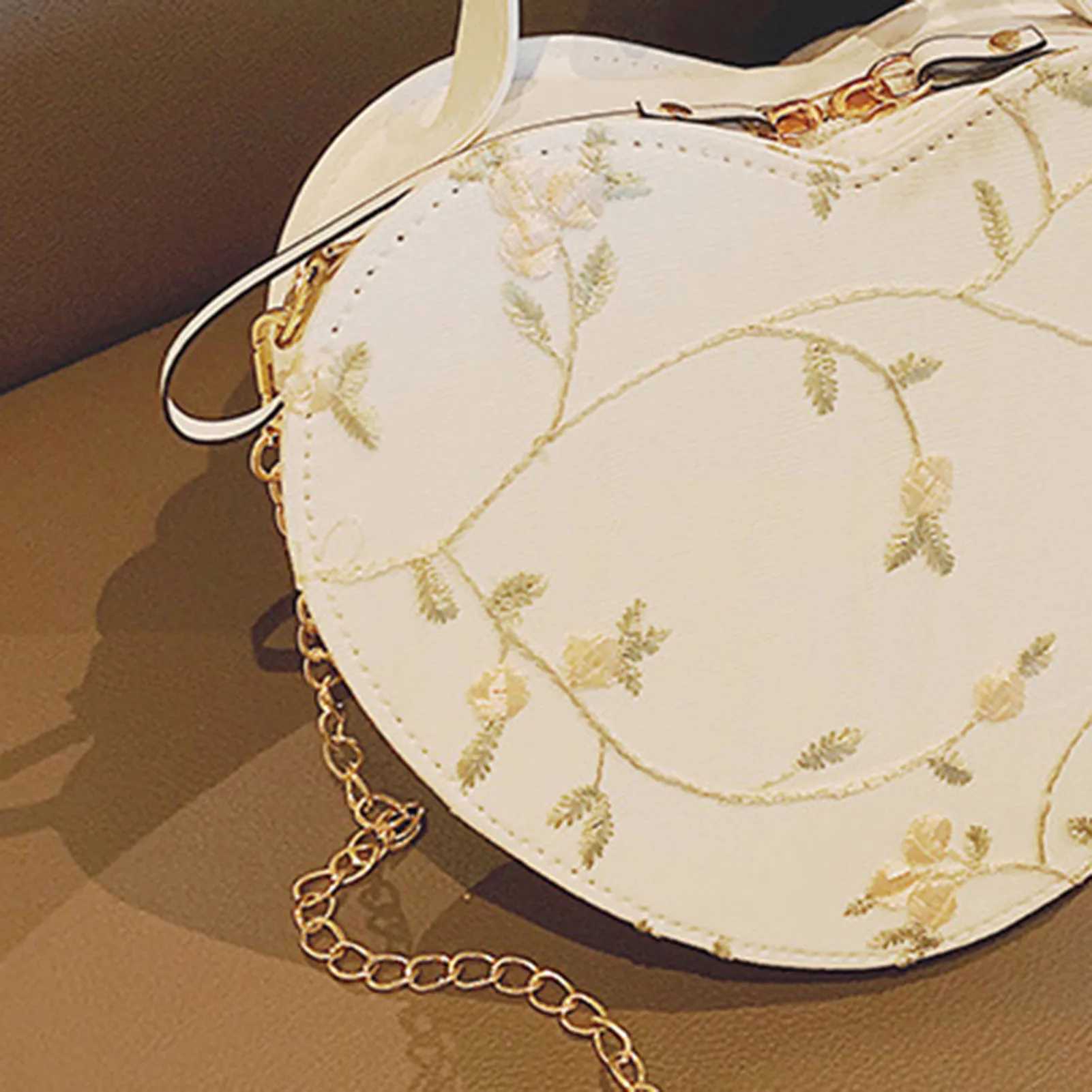 Womans Crossbody Shoulder Bag Large Capacity Heart-shaped Handbags with Chain Strap for Commuting Business Travel XJ250704