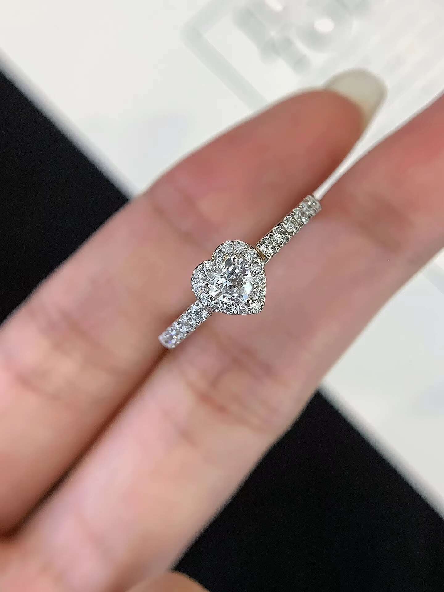 Heart Shape 0.21CT VVS1 Lab Grown Diamond Halo Engagement Ring in 18K Gold Fine Jewelry for Party or Valentines Gift With Women