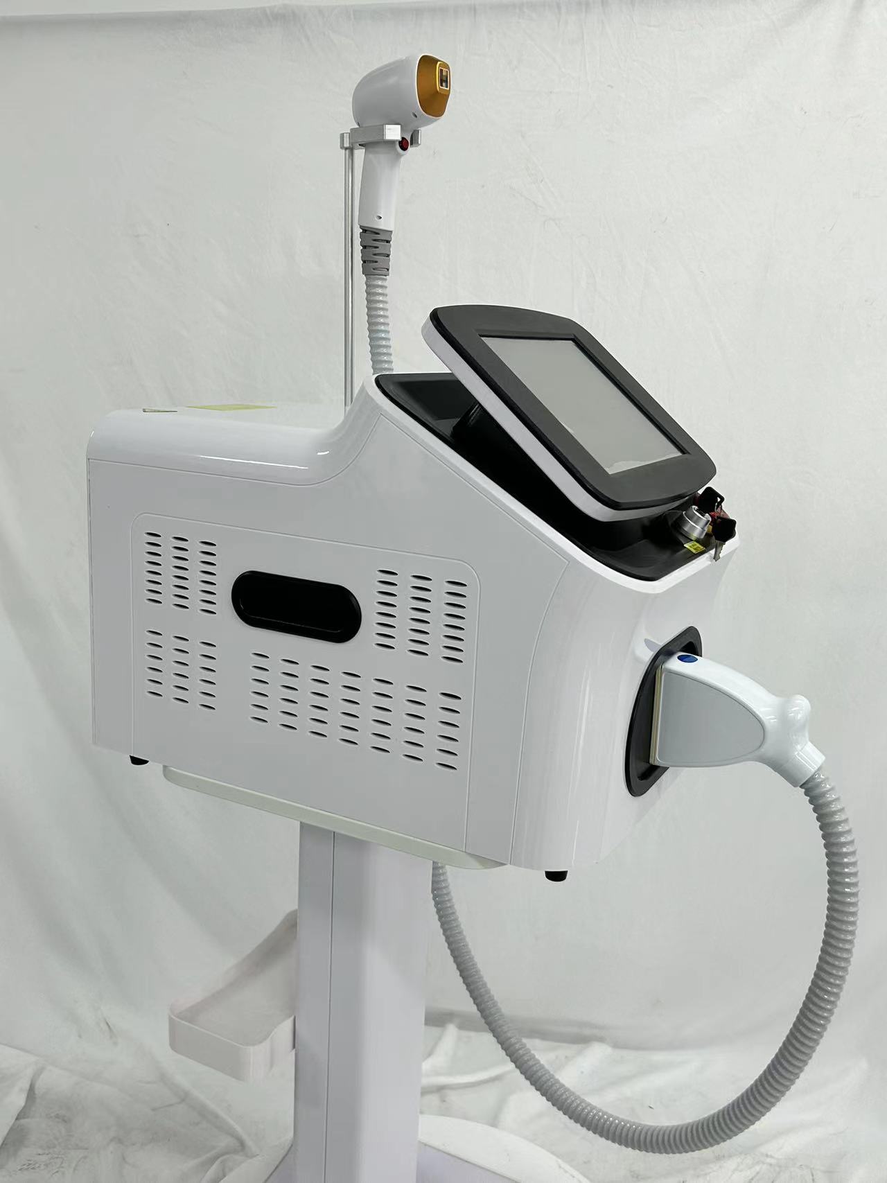 Diode Laser Hair Removal Device 808nm Triple Wavelength Painless Permanent Hair Removal Machine For Beauty Salon Or Spa Equipment