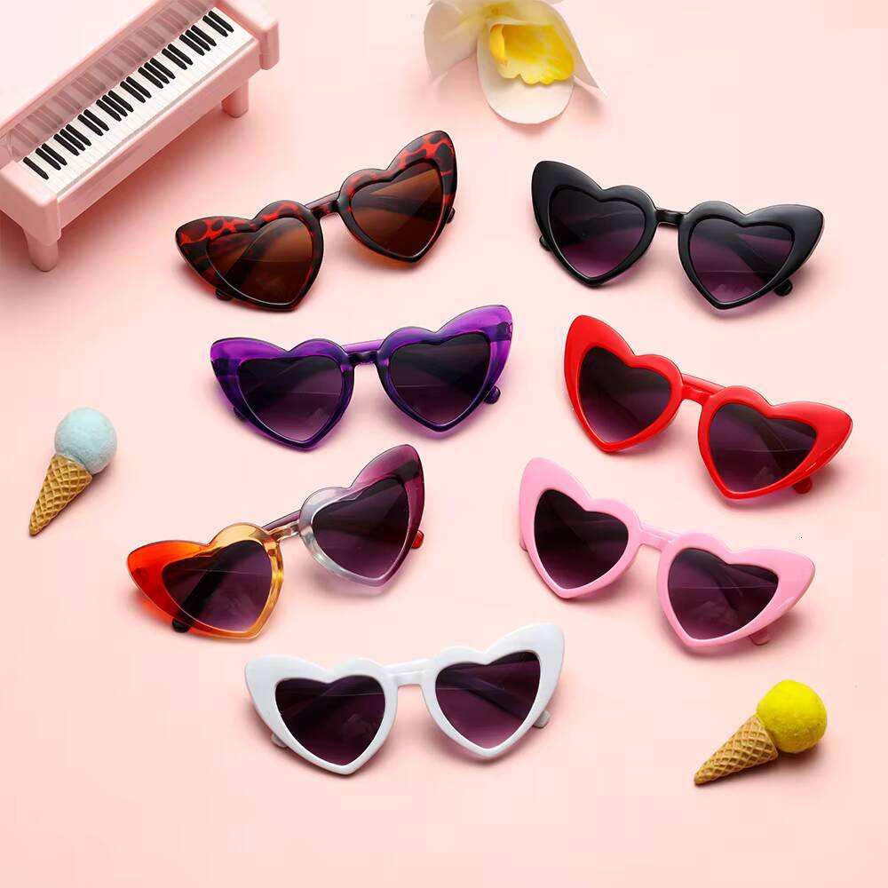 Kids Heart-Shaped Sunglasses 2023 Summer Children Glasses Cute Love Heart Sun Shades Eyewear for 3-9 Years Boys Girls ddmythur Z260305