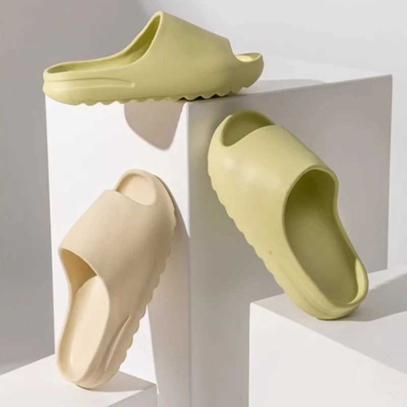 Big Size Summer Fashionable Womens Home Slippers Thick Soles Non-Slip Unique Outdoor Sandals Soft-Soled Lightweight Flip Flops XJ250704