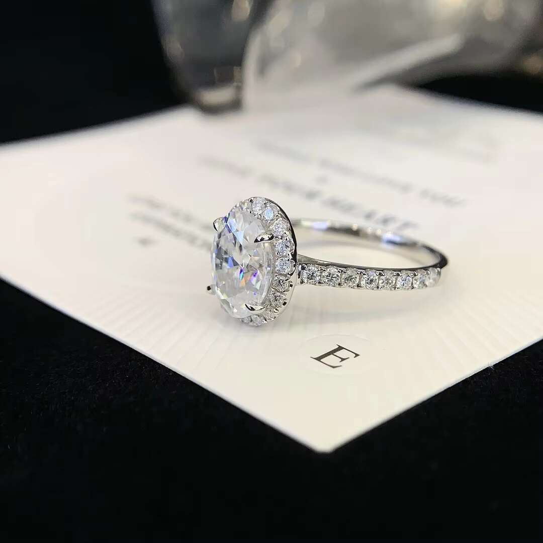 Trendy 18K White Gold 2CT D VVS Oval Cut Moissanite Diamond Women Jewelry Eternity Promise Ring for Engagement Wedding