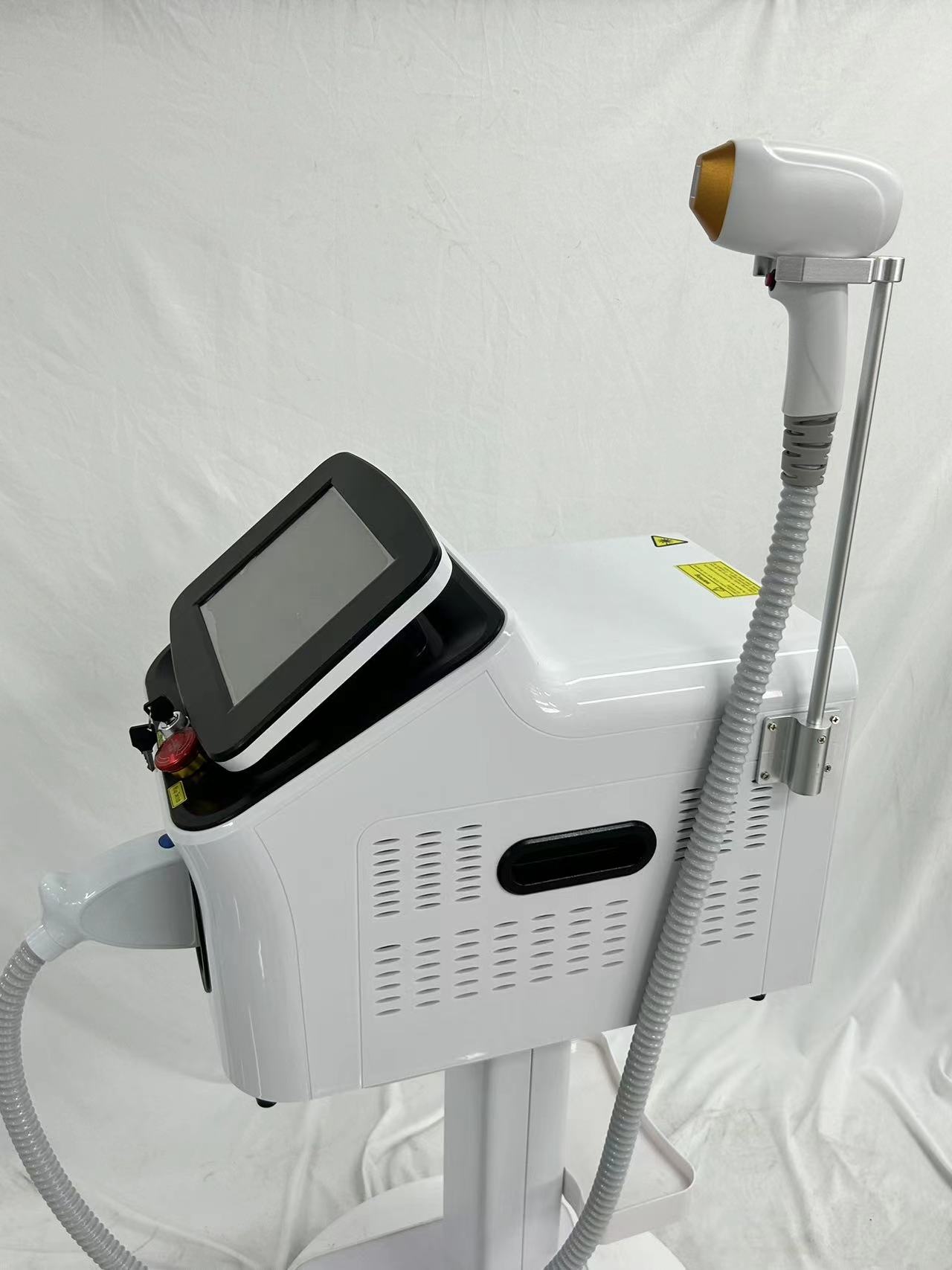Diode Laser Hair Removal Device 808nm Triple Wavelength Painless Permanent Hair Removal Machine For Beauty Salon Or Spa Equipment