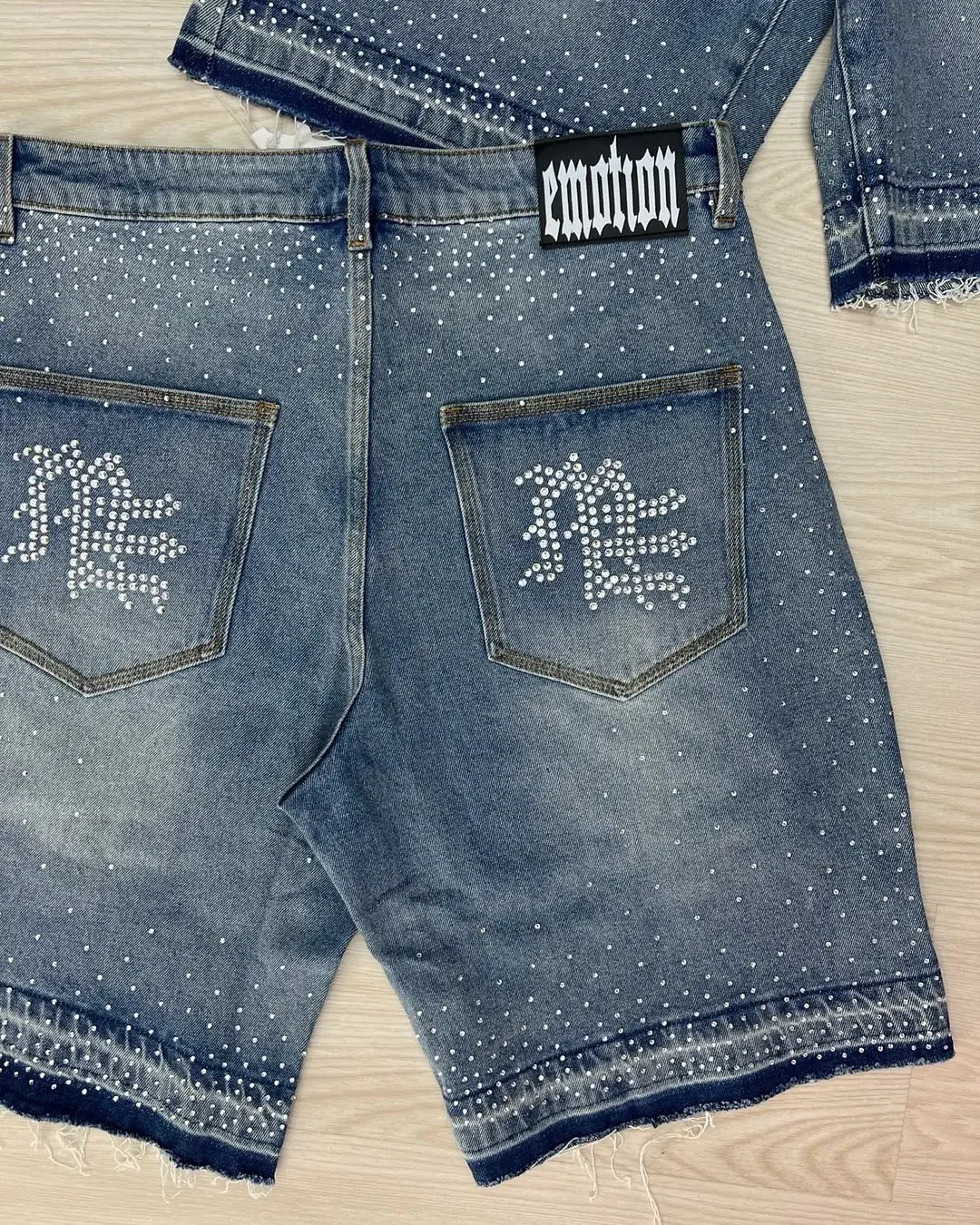 Retro Studded Lettering Denim Shorts Y2K Jeans for Mens and Womens Hip Hop Vintage Washed Blue Baggy Over The Knee Pants 250628