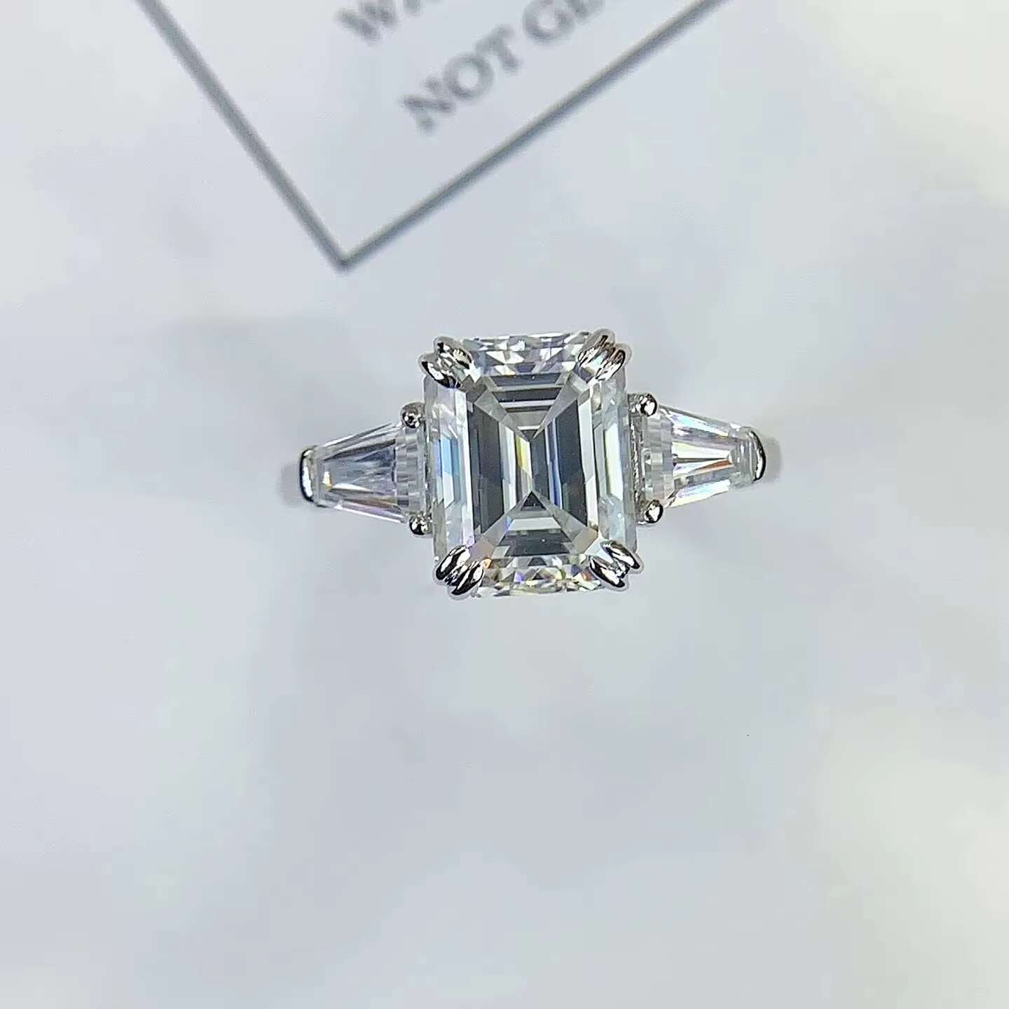 High Quality 18K White Gold Emerald Cut 3ct Lab Moissanite Pass Diamond Tester Three Stone Ring for Engagement Jewelry