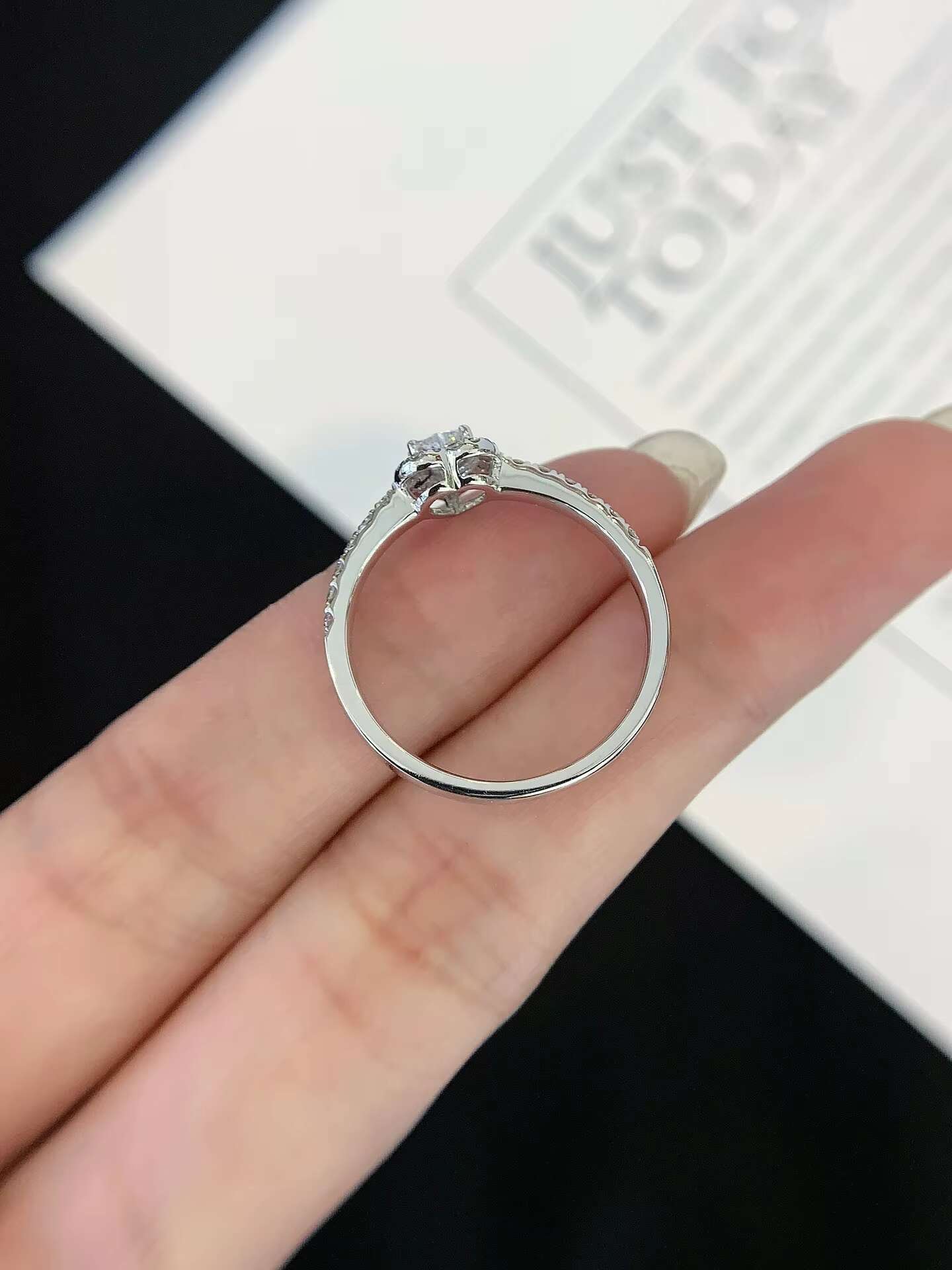 Heart Shape 0.21CT VVS1 Lab Grown Diamond Halo Engagement Ring in 18K Gold Fine Jewelry for Party or Valentines Gift With Women