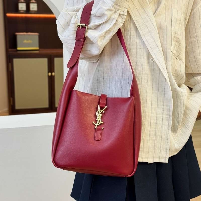 new Spring Bea Shopping Bag tote bag Hobo Bag with Inserted Buckle Large-capacity Mommy Tote Bag for Women bags Designer Large Capacity luxury Bags Be