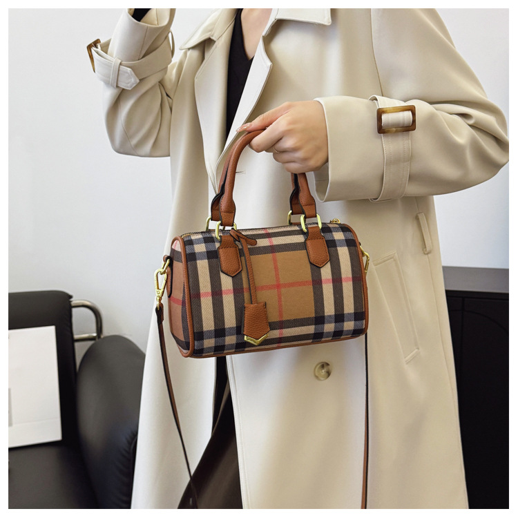Free shipping new design trendy checkered women's handbag versatile retro simple shoulder bag elegant party commuting crossbody bag
