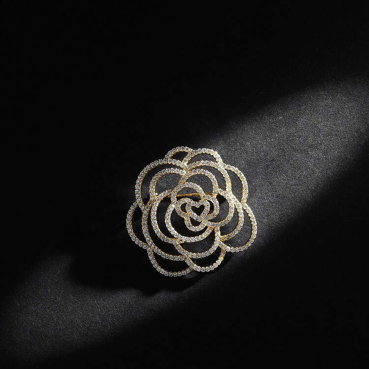 DHCollections Luxury Hollow Out Rose Flower Brooch Pin Rhinestone Elegant High End Women Accessories Wholesale