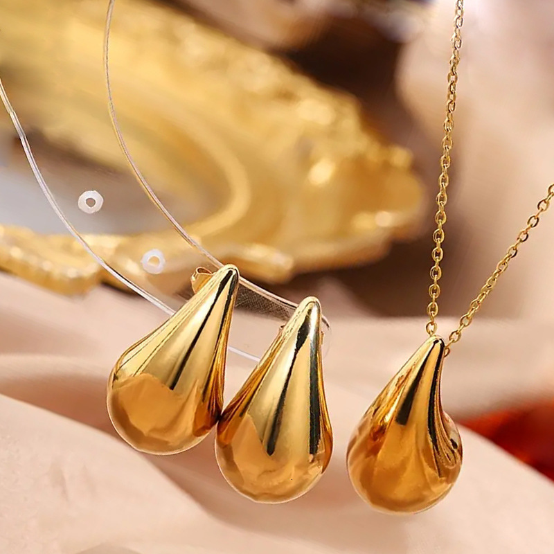 Jewelry Niche Simple High-End Necklace And Earrings Set Smooth Water Drop 3D Pendant Accessories
