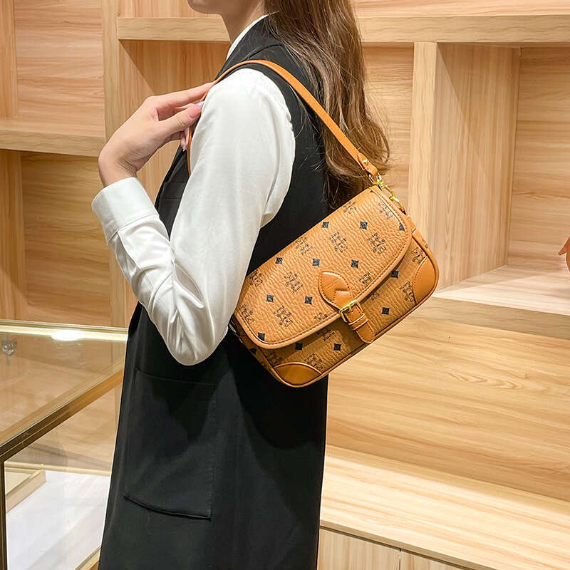 Versatile Underarm Bag - Elegant Single Strap Crossbody with Compact Design