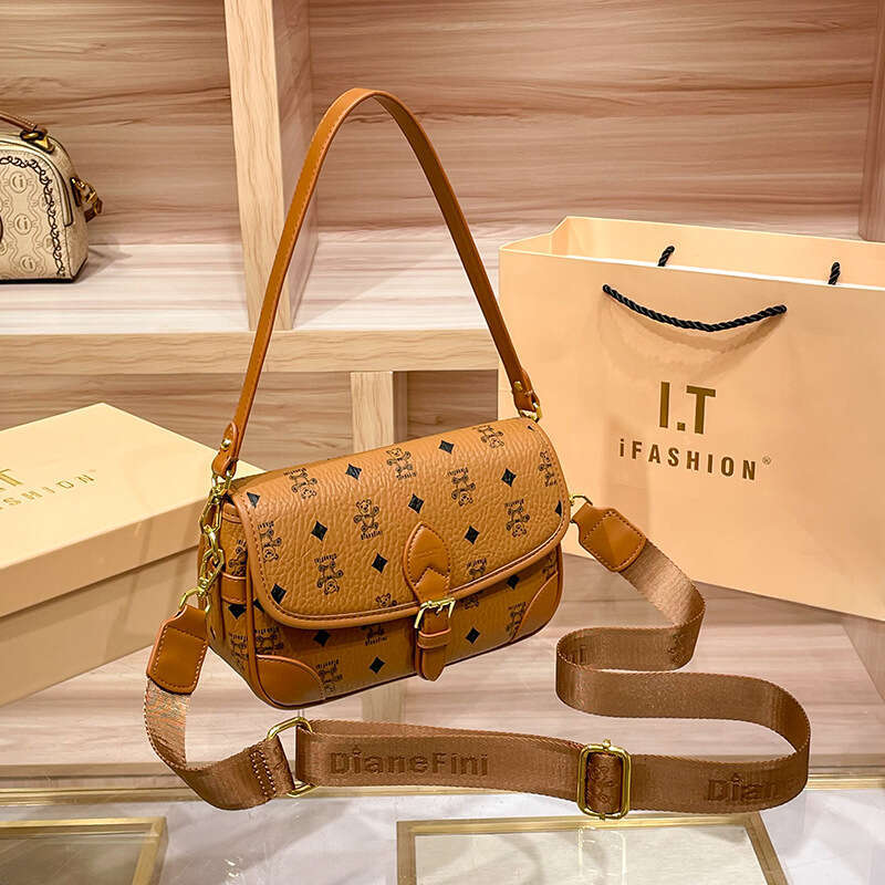 Versatile Underarm Bag - Elegant Single Strap Crossbody with Compact Design