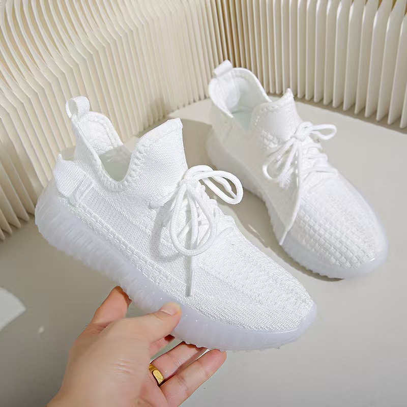 New designer running shoes for men and women, milky white black breathable sports shoes, classic outdoor sports men's training shoes