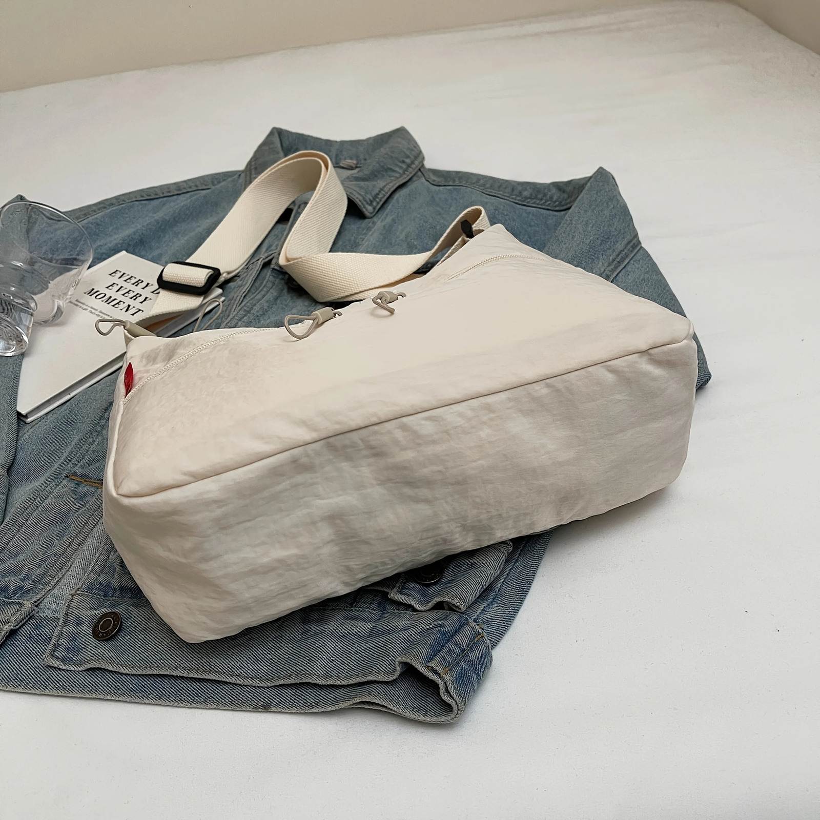 Japanese Xiaoqing Lightweight Womens Crossbody Bag Large Capacity Nylon Cloth Adjustable Strap Shoulder Bag 250711