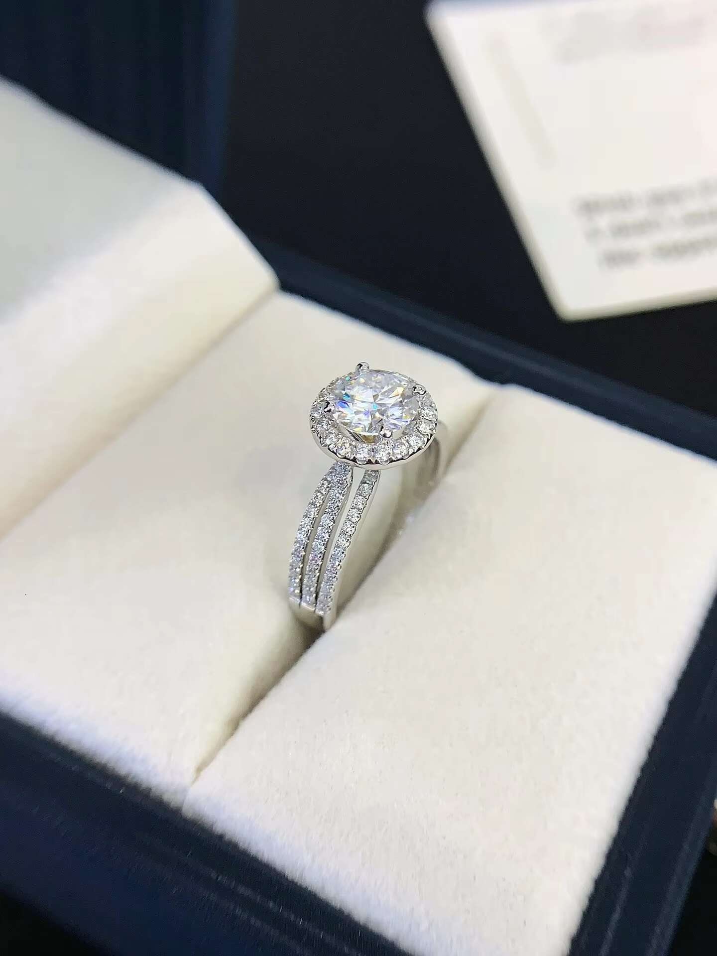 Custom 9K 10K 14K 18K White Gold Round Brilliant Cut Moissanite Wedding Engagement Ring Classic 1CT Halo Ring for Women