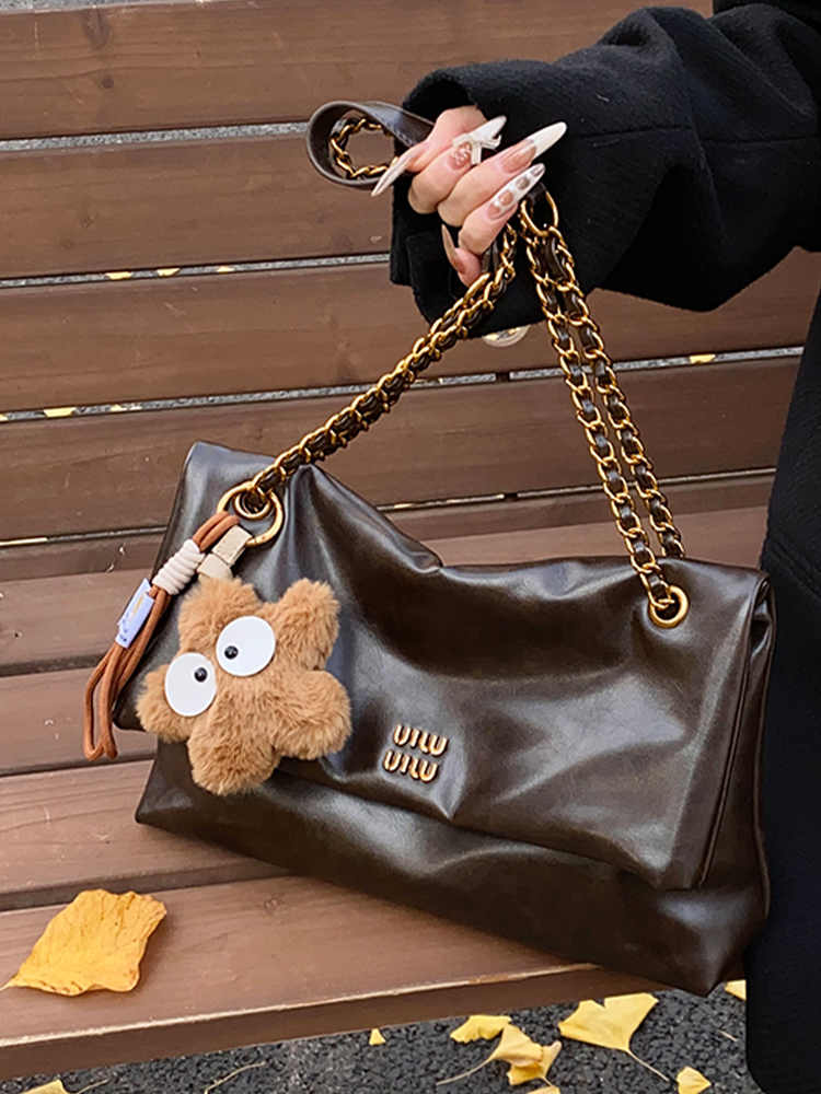Designer Bag Shoulder Bag Commuter to work Underarm bag Women's Korean version retro fashion oil wax leather shoulder bag 2025 autumn and winter new high-end texture
