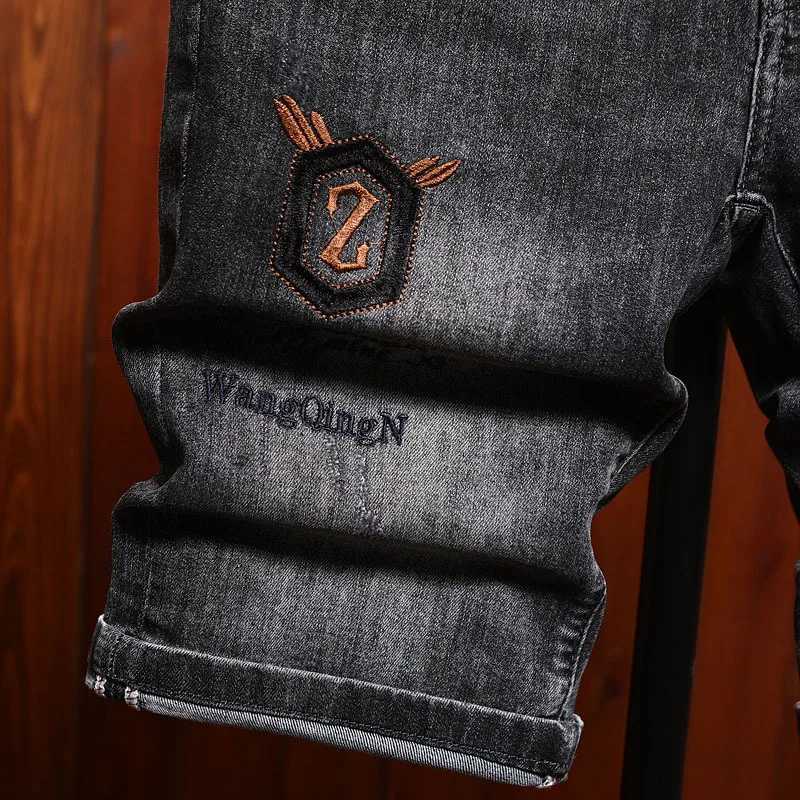 High end embroidered printed denim shorts for men light luxury fashionable slim fit summer trend five quarter pants W250705