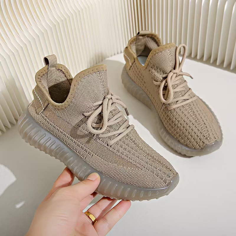 New designer running shoes for men and women, milky white black breathable sports shoes, classic outdoor sports men's training shoes