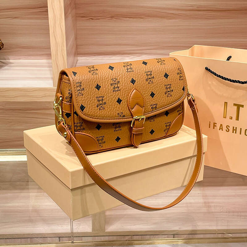 Versatile Underarm Bag - Elegant Single Strap Crossbody with Compact Design