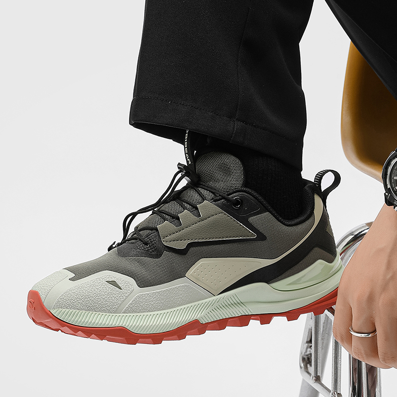 New men's wide - last off - road shoes, men's outdoor non - slip and shock - absorbing hiking and mountaineering sports shoes