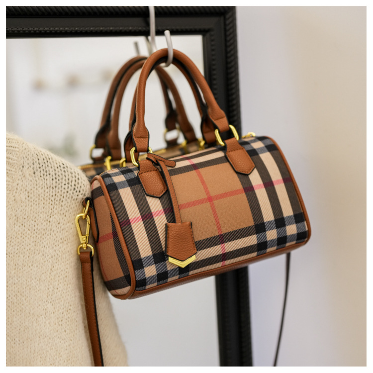Free shipping new design trendy checkered women's handbag versatile retro simple shoulder bag elegant party commuting crossbody bag