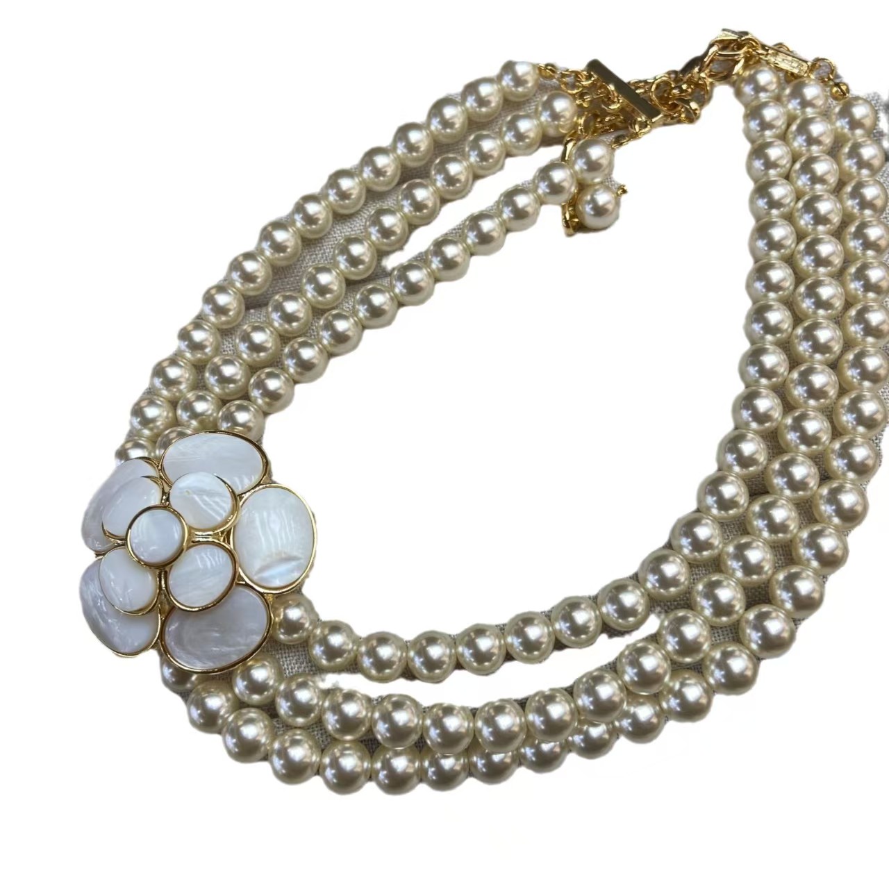 Jewellery Necklace Natural White Shell Camellia Flower with Layered Pearl and Matching Accessories Adjustable Chain for Elegant Wear Special Occasion 