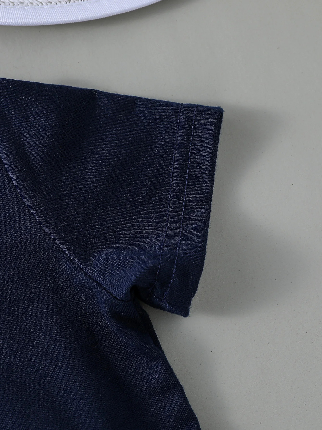 Fashionable Summer Arrival Boys Solid Color T-Shirt and Stain-Resistant Shorts Two-Piece Set in CasUAl Style 250729