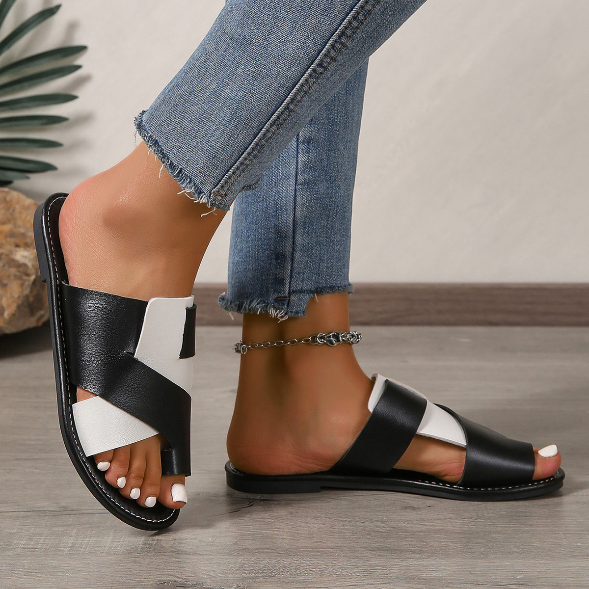 Flat size sandals female summer new style match color women fashion cool slippers