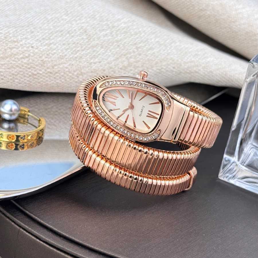 Womens fashion high quality Serpentine alloy watch with diamond case Celebrity style high-grade quartz bracelet watch W250704