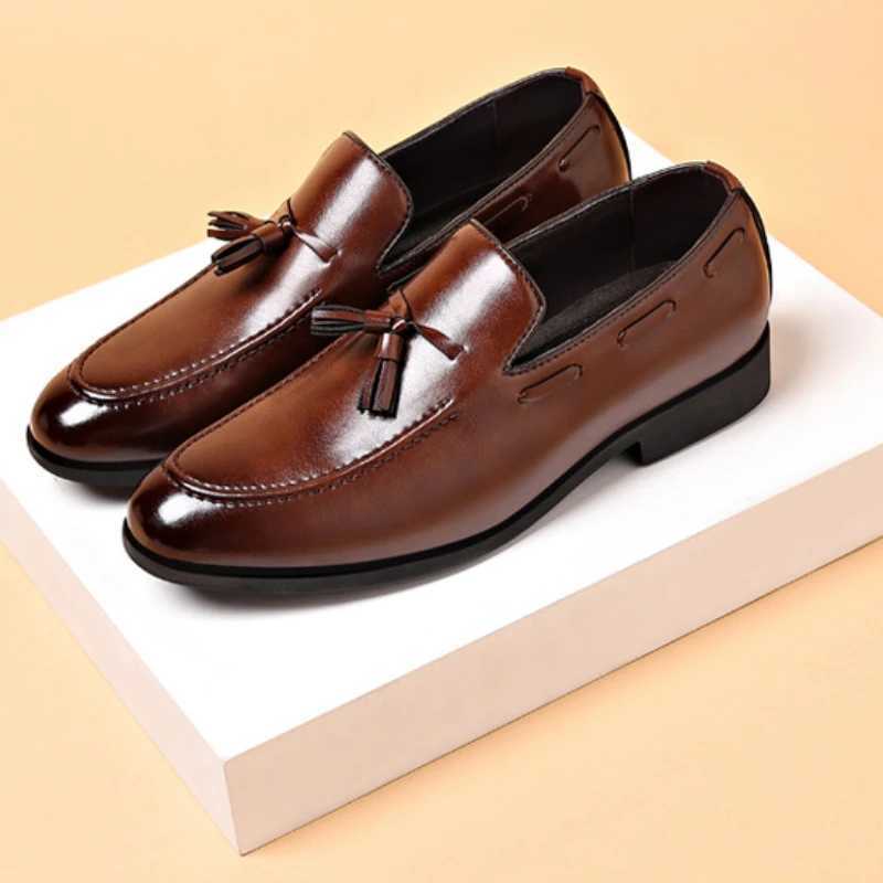 2025 New Designer Mens Dress Shoes Business Shoes Slip on Men Leather Shoes Pointed Toe Business Casual Men Shoes for Men W250705