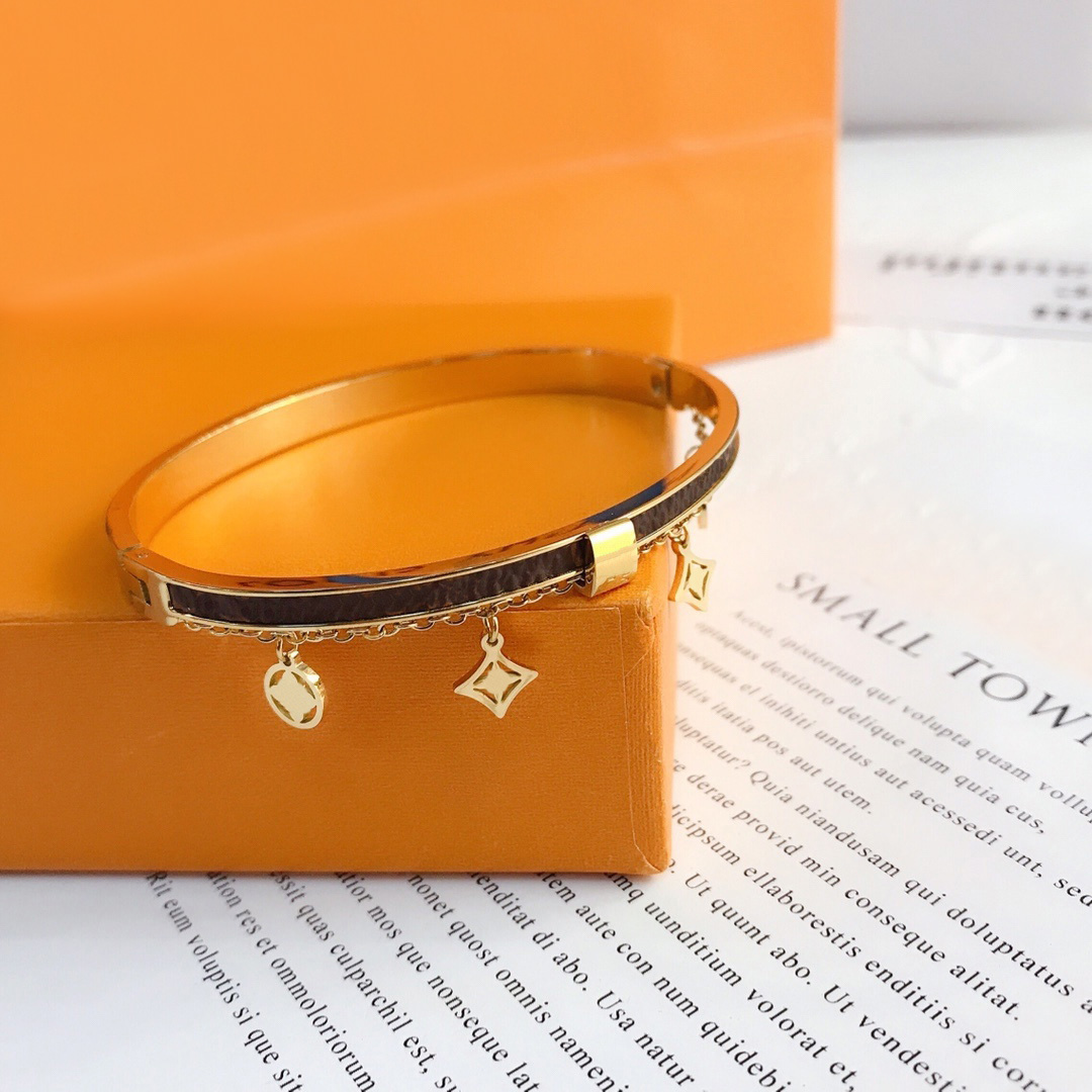 New Style Bracelets Women Bangle Designer Letter Jewelry Faux Leather 18K Gold Plated Stainless steel Wristband Cuff Fashion Jewelry Accessories