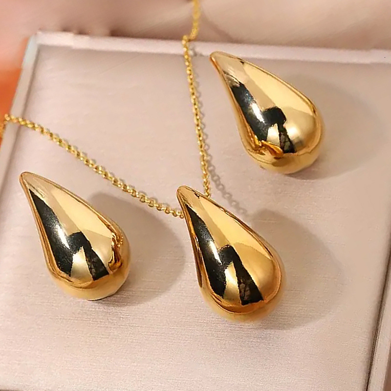 Jewelry Niche Simple High-End Necklace And Earrings Set Smooth Water Drop 3D Pendant Accessories