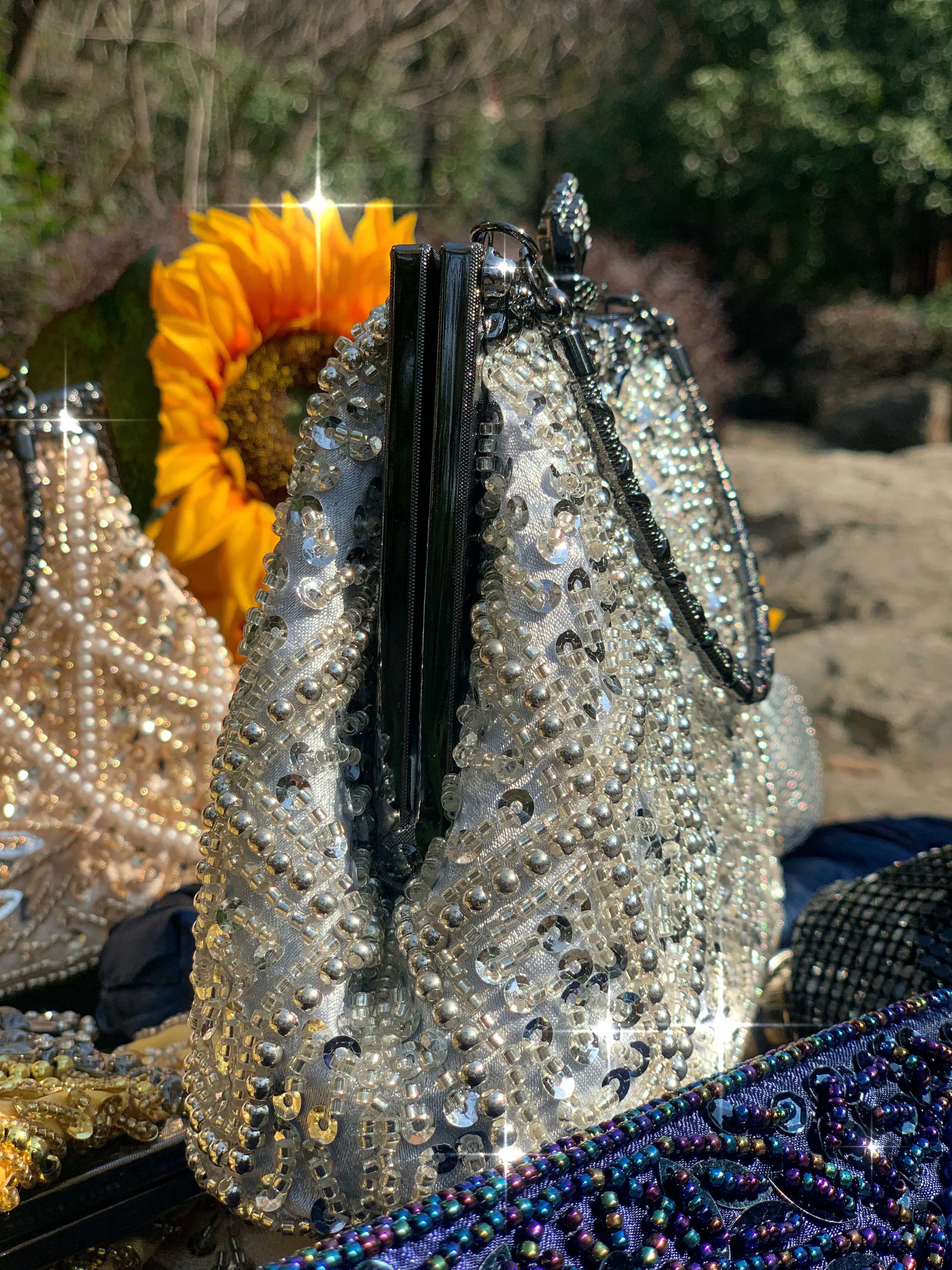 Lost in Vintage Glitter Rhinestones Beads Evening Clutch Bag Metal Frame Kiss Lock with Removable Long Chain Bag Formal Party