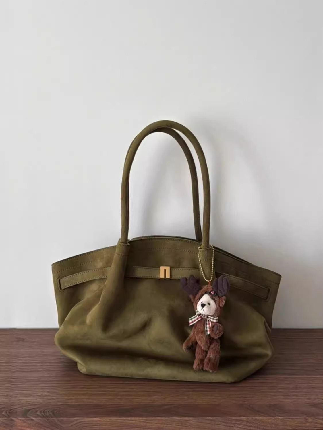 2025 New High - end Commuting Large - capacity Handheld Dumpling - shaped Bag for Women Retro Suede Single - shoulder Tote Bag for Autumn and Winter