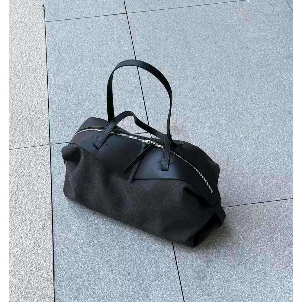 Luxury Designer Stylish Large Capacity Portable Niche Underarm New Multifunctional Yoga Fitness Travel Commuter Shoulder Bag