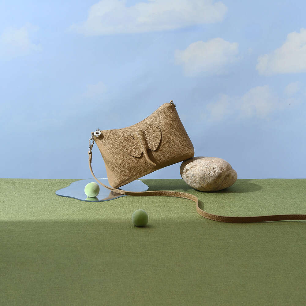 High-end designer first layer cowhide ladies spring new ladies shoulder creative slung bag.