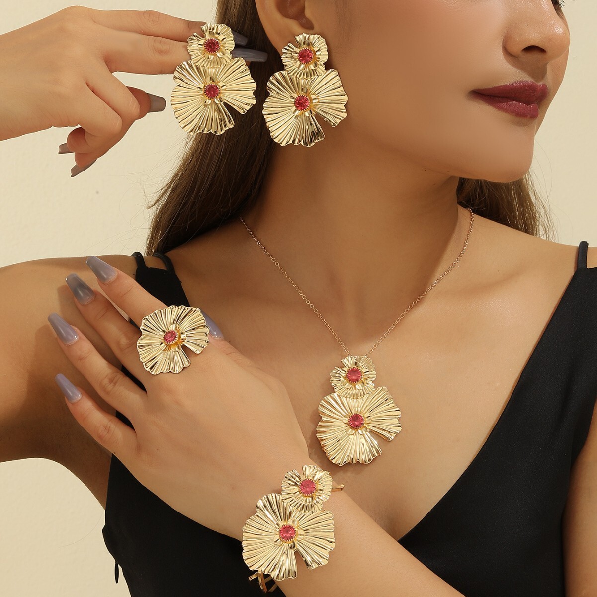 Fashion Jewelry with Flowers and Dias: Earrings, Necklace, Ring, Bracelet, Four-Piece Set