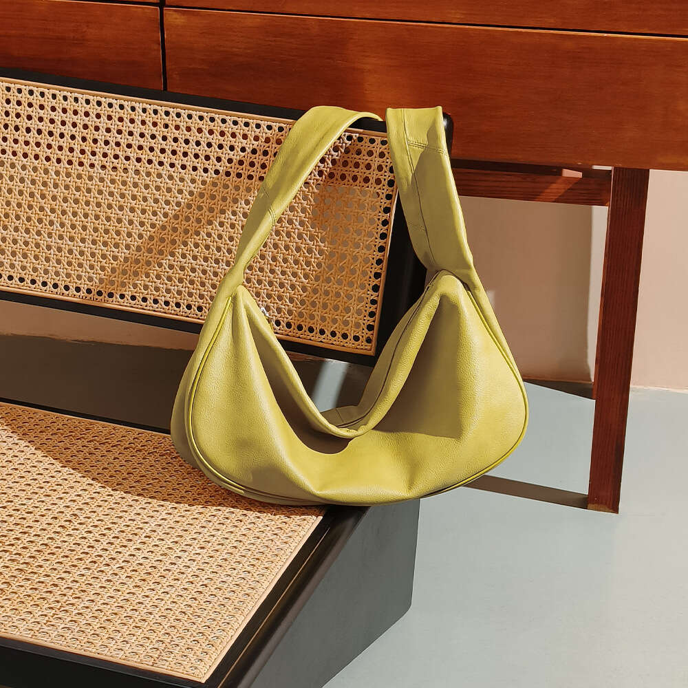 Luxury designer first layer cowhide ladies daily commuting shopping travel high-end hand bill shoulder crossbody bag.