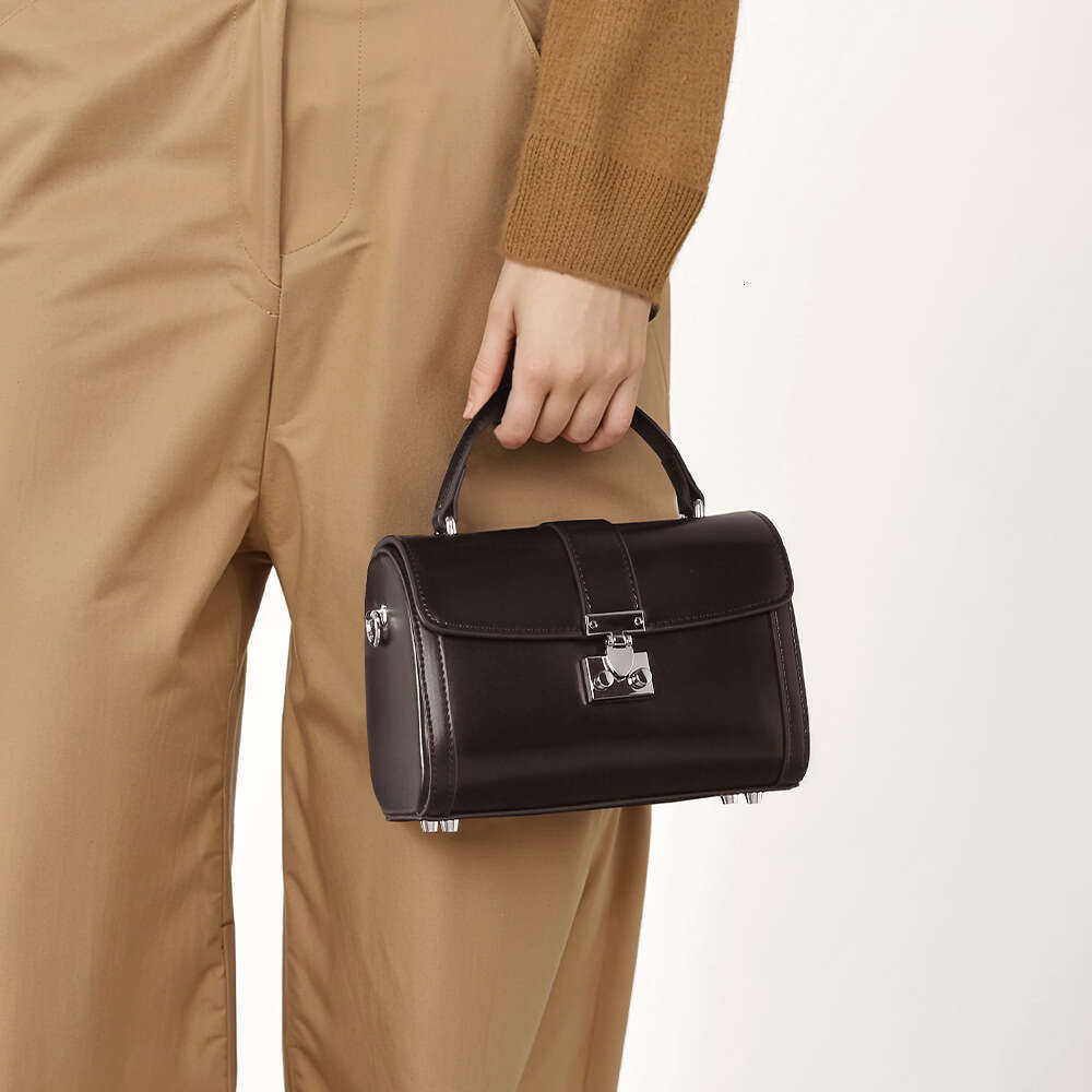 Luxury designer's new Korean-style high-end saddle business commuting fashion trend One-shoulder portable messenger bag