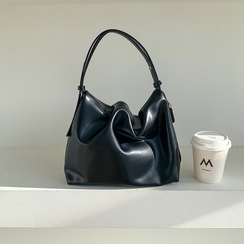 New Korean style multifunctional tote trend bag commuting large capacity shoulder bag designer bag women s trend fashionable simple pleated bag