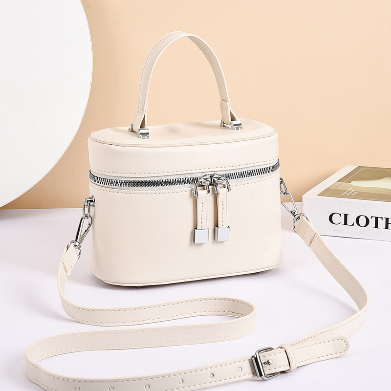 Free shipping designer High-end New Fashion Handbag for Women Niche Design Casual Simple Shoulder Bag Crossbody Bag Bucket Bag
