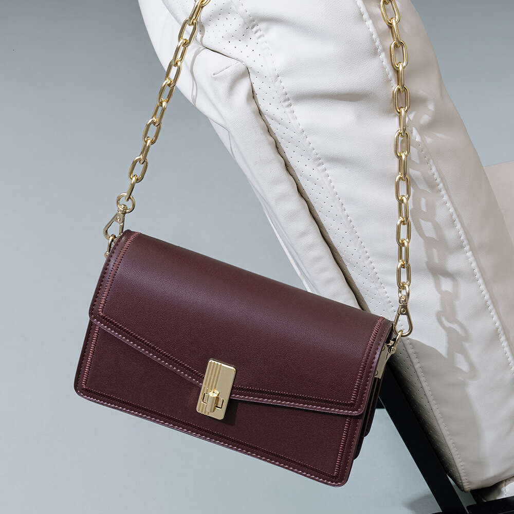 Luxury designer fashion Joker commuter lantern luxury leather hand slung ladies shoulder bag.